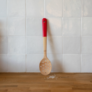 Openwork spoon 30cm – red