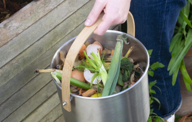 Compost en maison : valorisez vos biodéchets grâce à votre jardin avec Pebbly Compost en maison : valorisez vos biodéchets grâce à votre jardin avec Pebbly