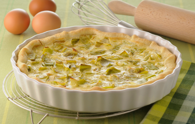 Recette de saison pour mars : tarte rustique aux poireaux, chèvre frais et noisettes