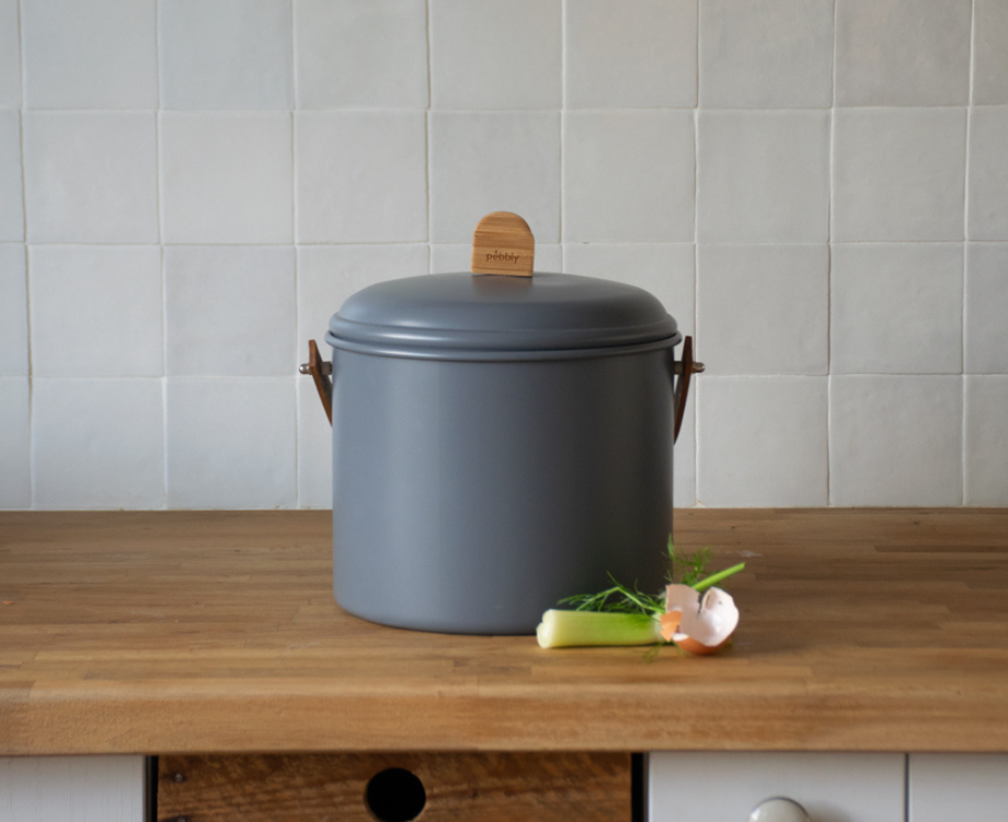 Seau à compost, comment bien s'équiper avec Pebbly pour réussir le compostage ?